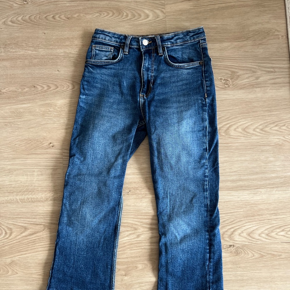 Zara Women’s Ankle Cropped Blue Jeans